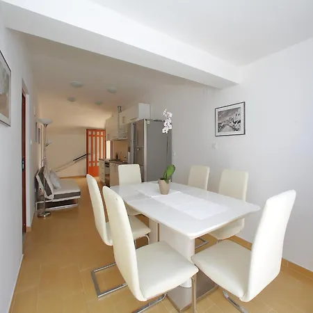 Tatil Evi In By The