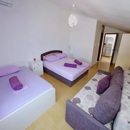 In By The Tatil Evi Starigrad Paklenica