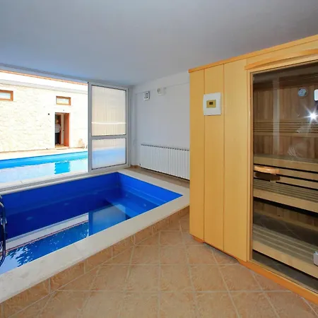 Tatil Evi In By The Starigrad Paklenica