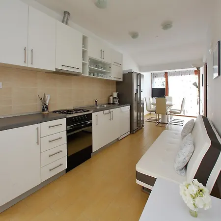 Tatil Evi In By The